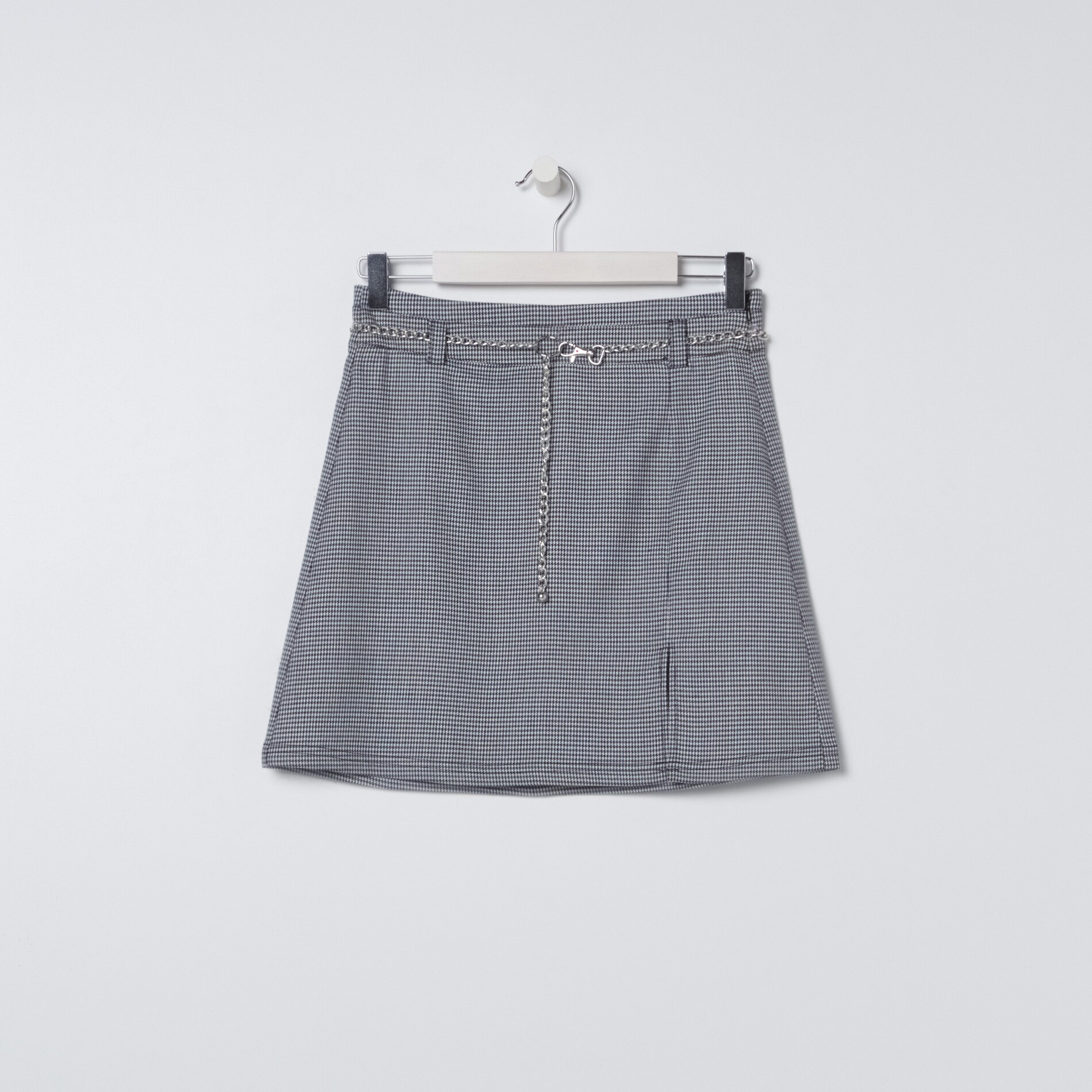 Minisukňa s retiazkou