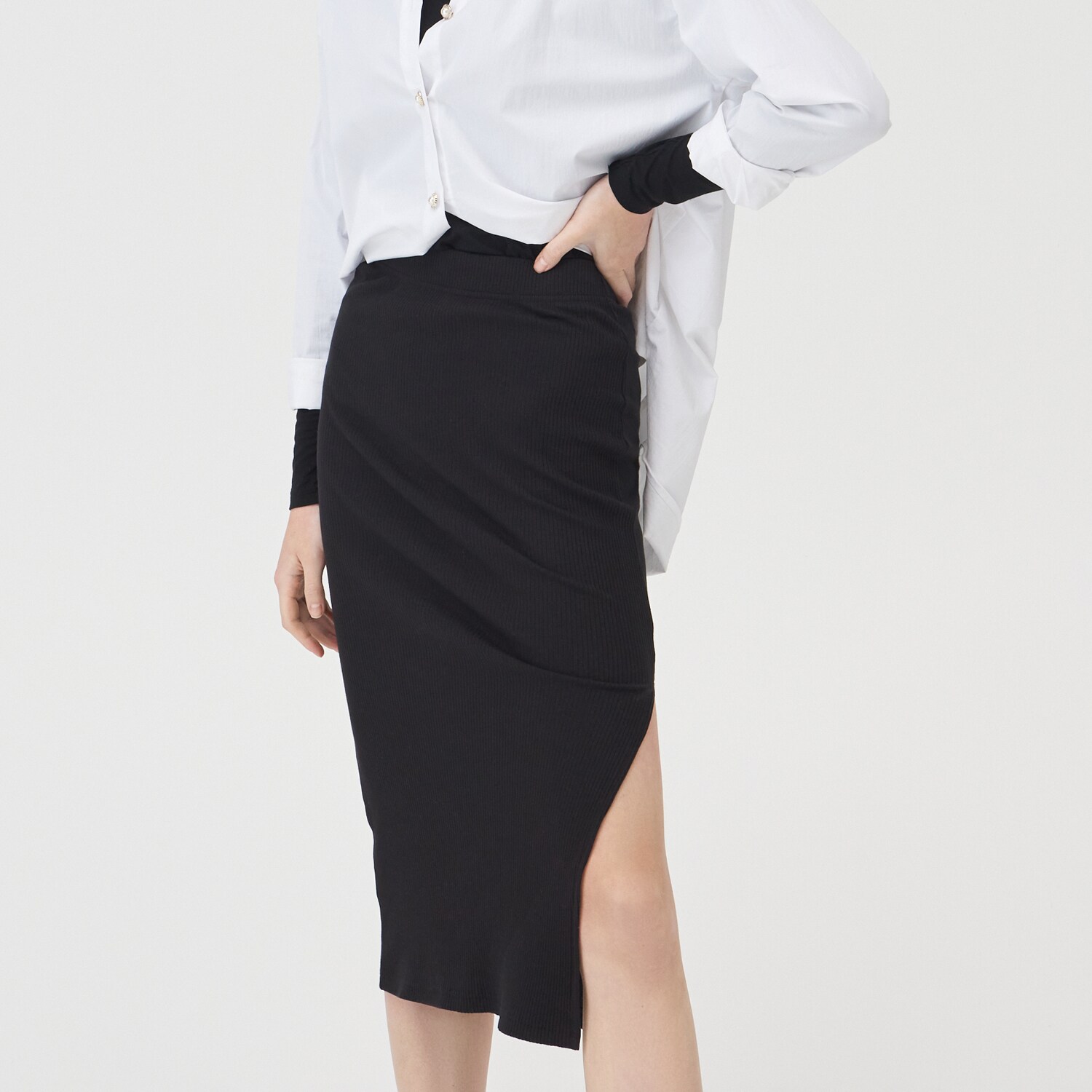 Sukňa z prúžkovaného úpletu