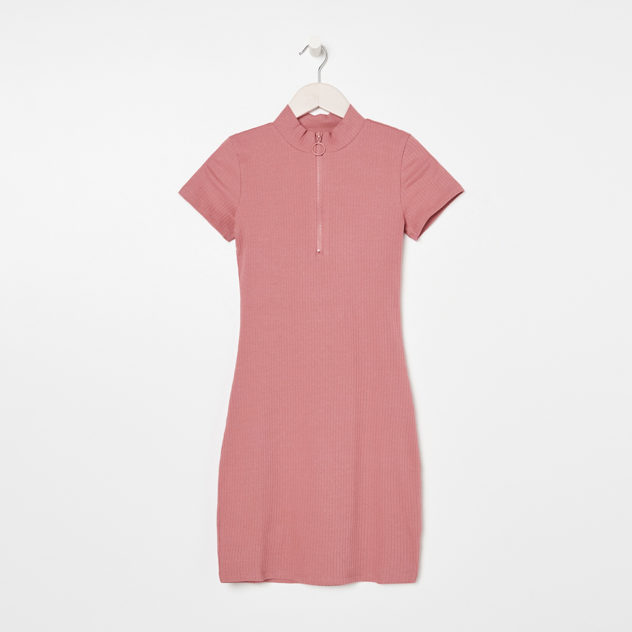 Šaty so stojačikom