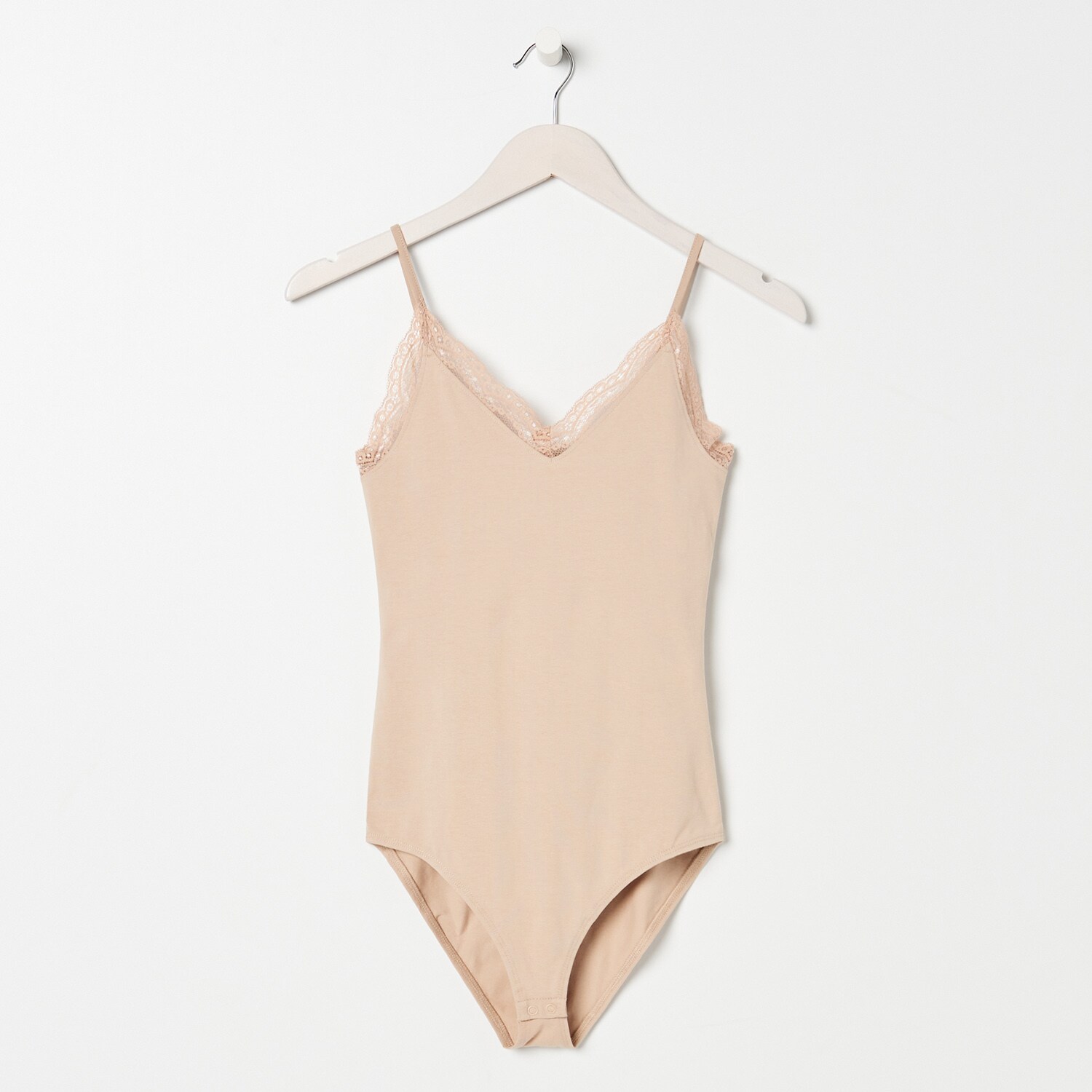 Body s čipkovaným detailom