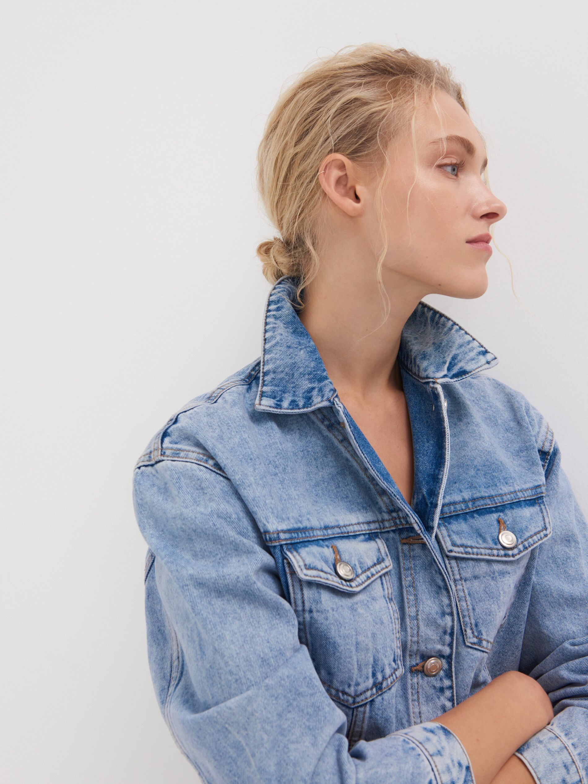 Denimová bunda s vypraným efektom