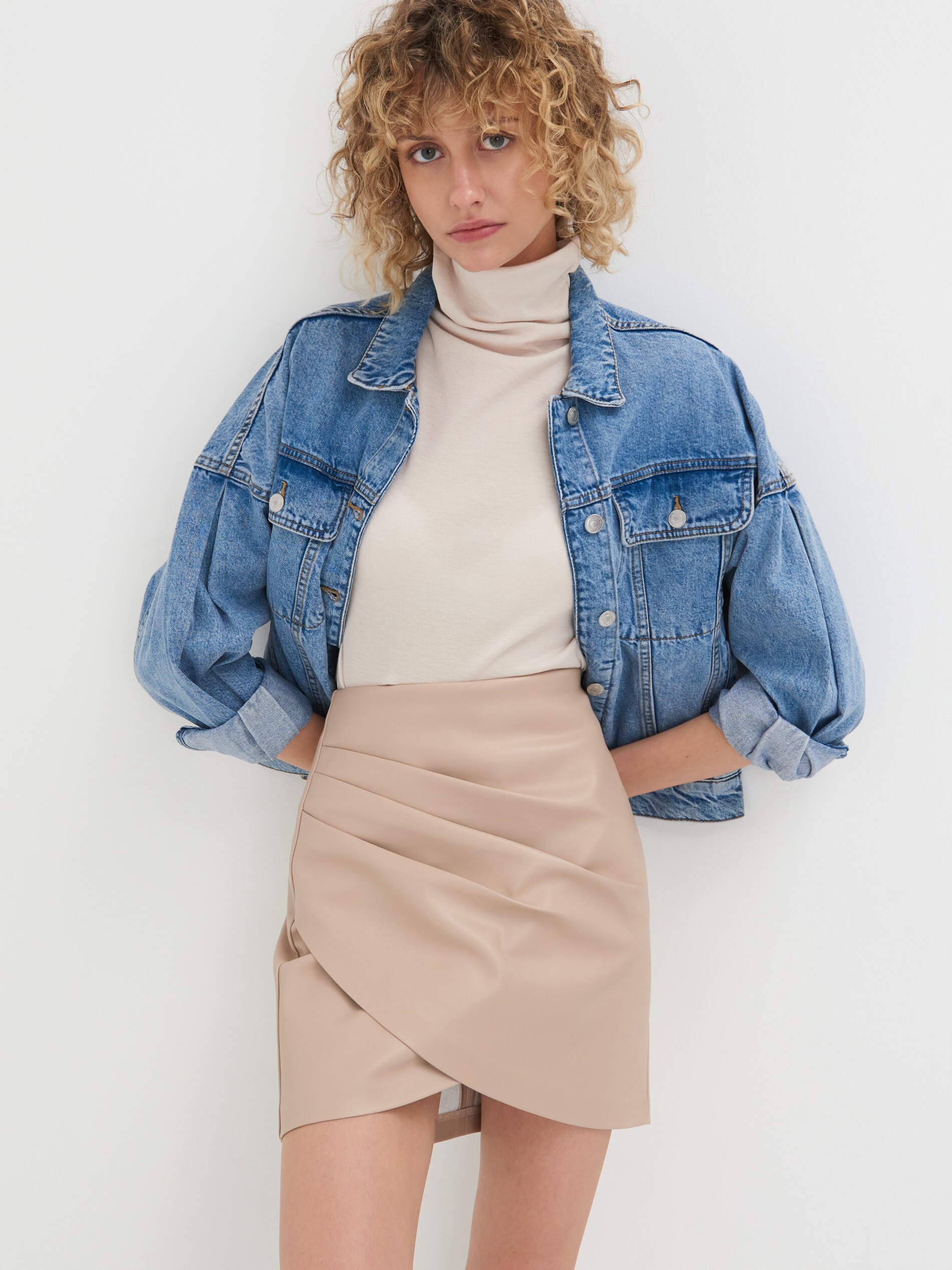 Minisukňa z umelej kože