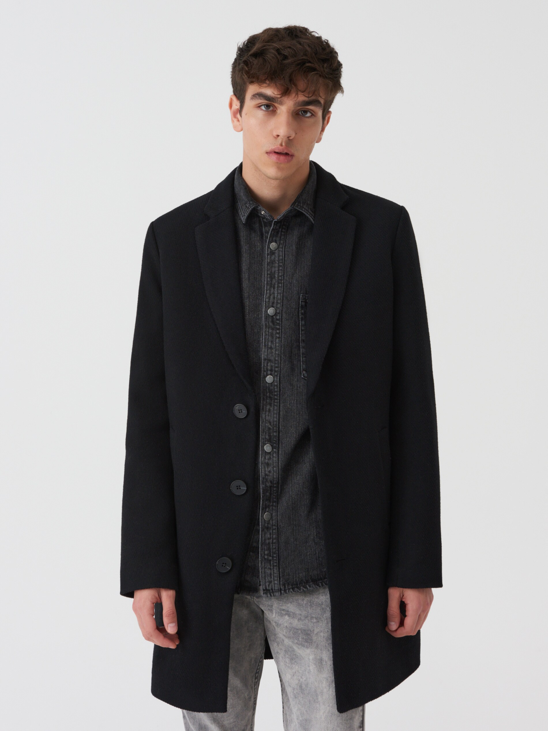 Klasický jednoradový kabát