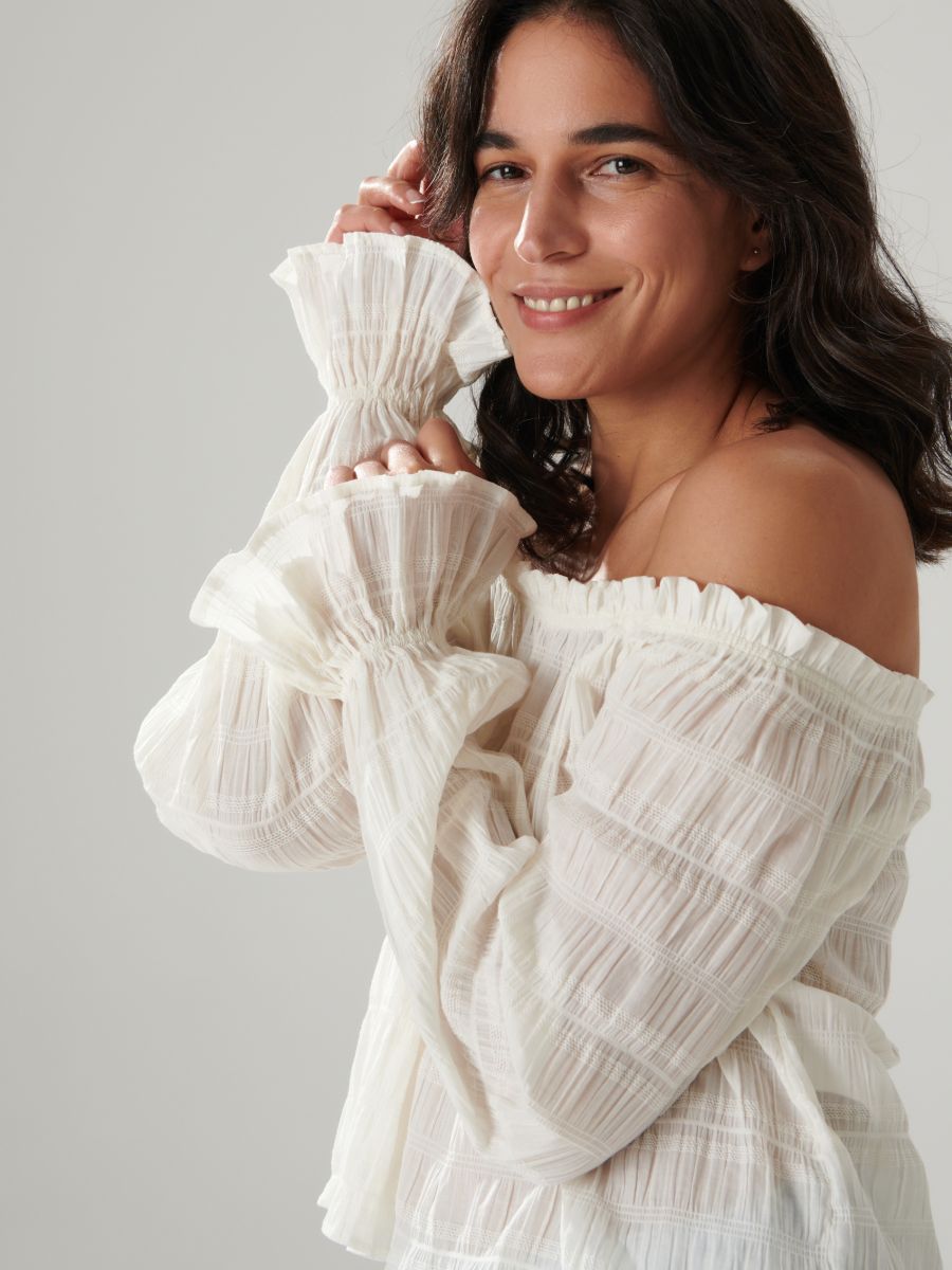 CAMICETTA ELEGANTE CON SPALLE SCOPERTE E VOLANT SIMONETTA, NERA, -30%