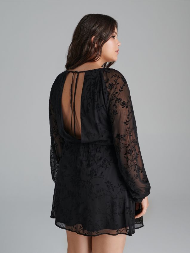 Vestidos de mujer de moda en la tienda Sinsay